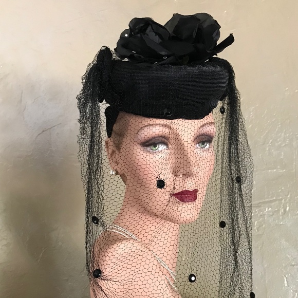 AWESOME 1930'S BLACK TILT STRAW HAT WITH BLACK FABRIC FLOWERS & LONG BEADED VEIL